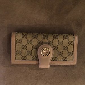 Authentic Gucci tan wallet